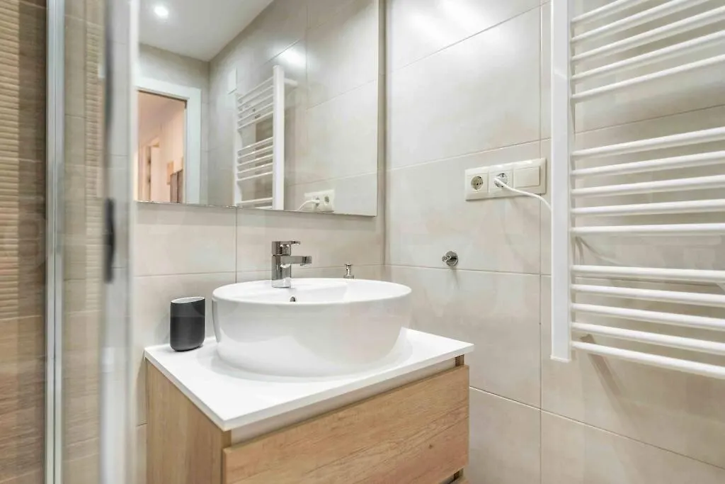Commodious Apartment Near Center By Rems Málaga
