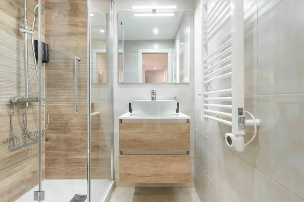 Commodious Apartment Near Center By Rems Malaga