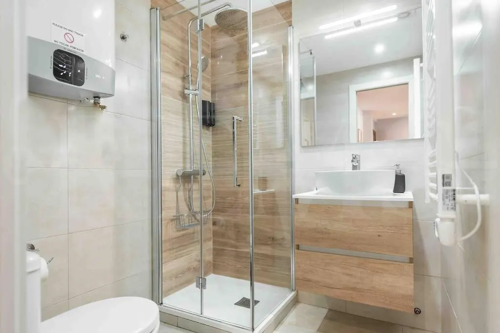 Commodious Apartment Near Center By Rems Malaga