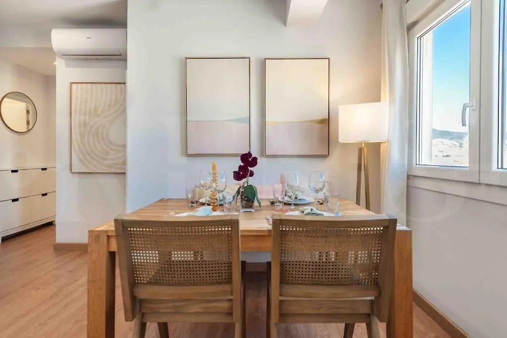 Commodious Apartment Near Center By Rems Malaga