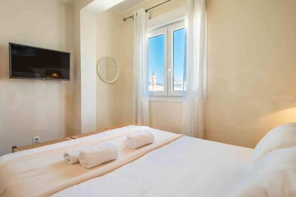 Commodious Apartment Near Center By Rems Malaga
