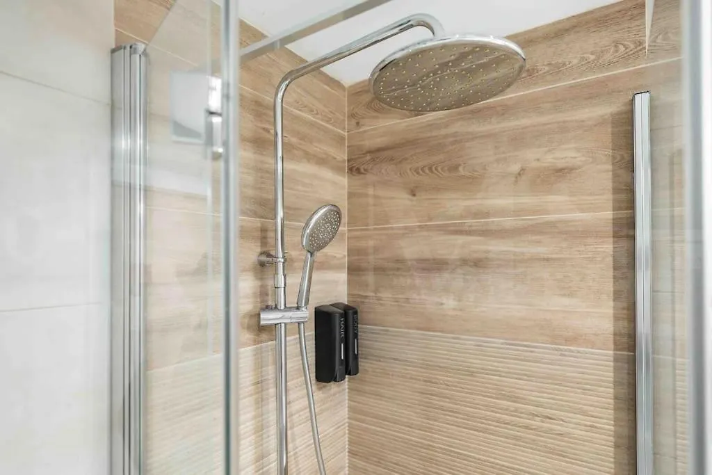 Commodious Apartment Near Center By Rems Malaga 0*,