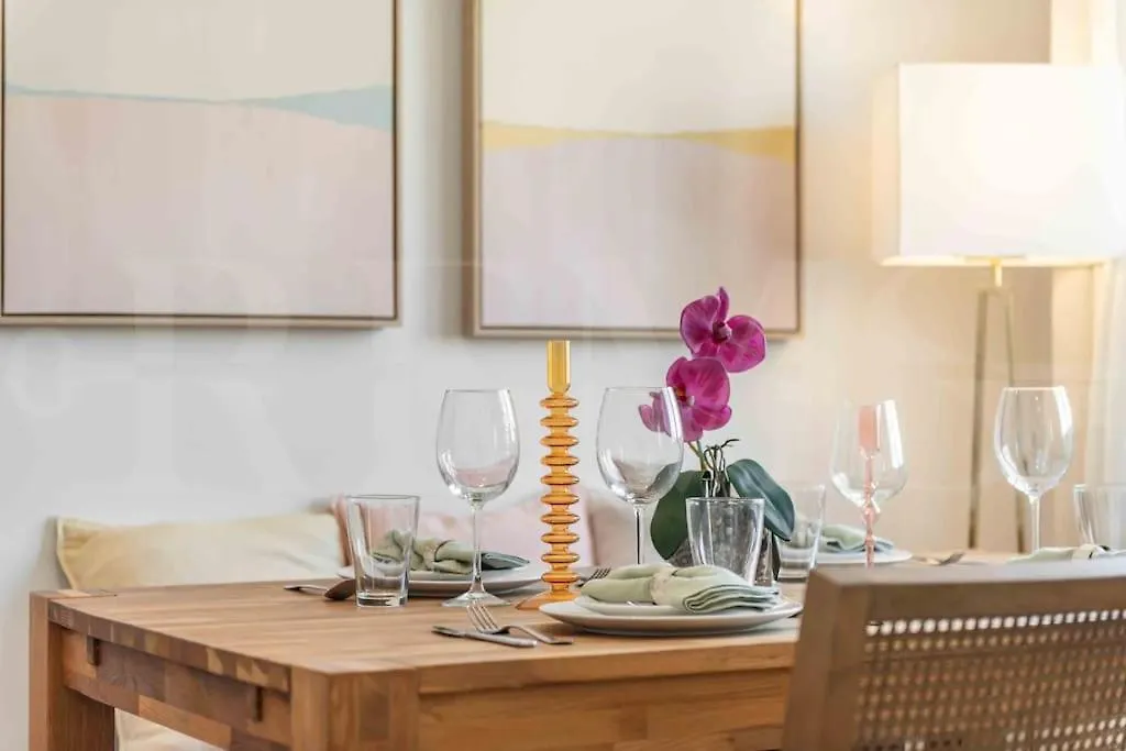 Commodious Apartment Near Center By Rems Malaga