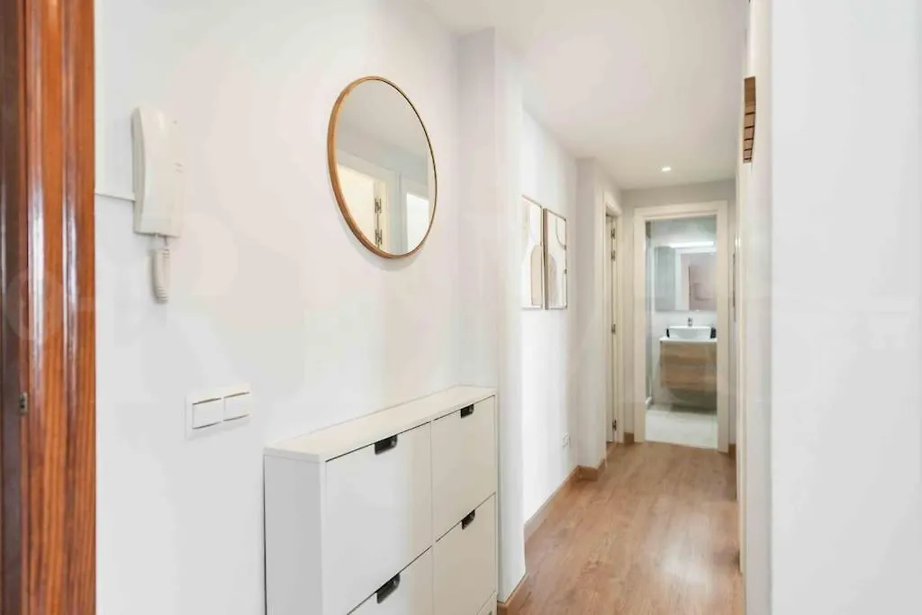 Commodious Apartment Near Center By Rems Malaga