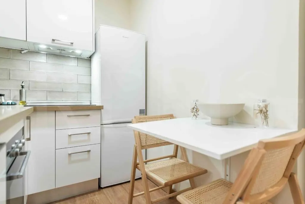 Commodious Apartment Near Center By Rems Malaga