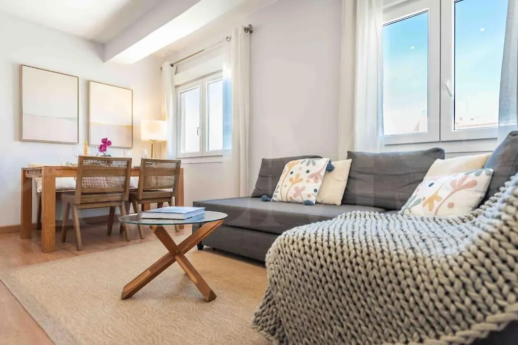 Commodious Apartment Near Center By Rems Malaga